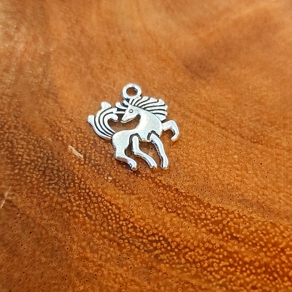 CELLPHONE ACCESSORIES/ NWOT - Picture 7 of 8